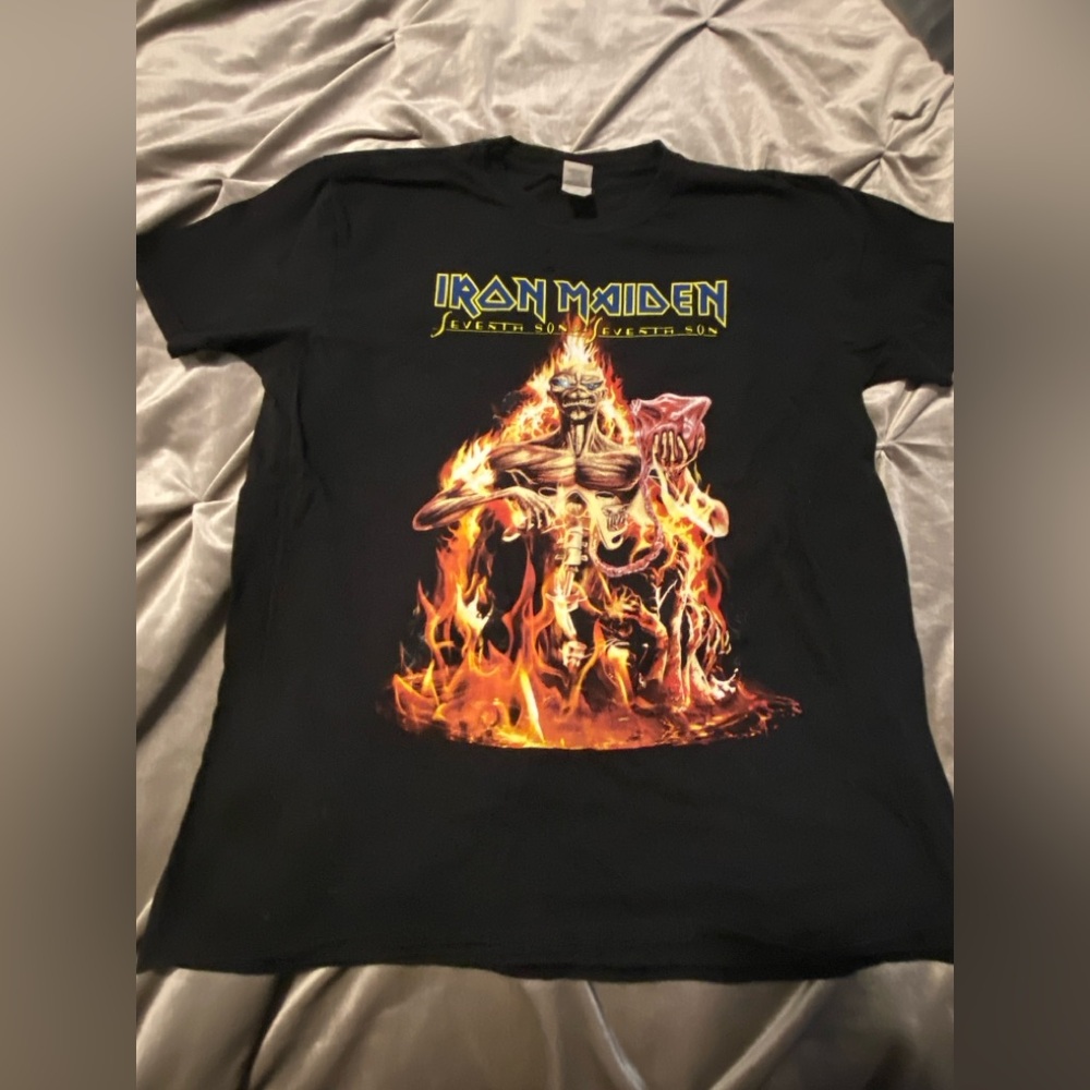 Iron Maiden tee unisex size Xl